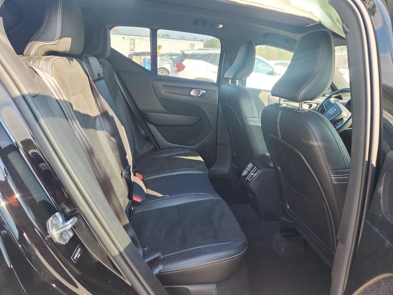 2019 VOLVO XC40