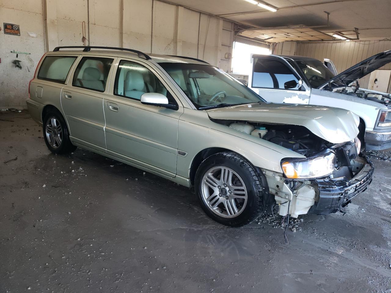 2006 VOLVO V70