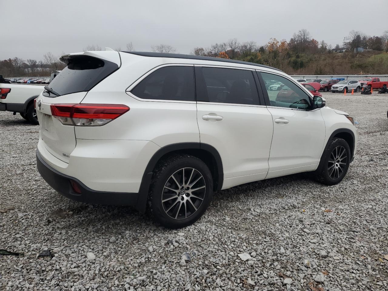2017 TOYOTA HIGHLANDER