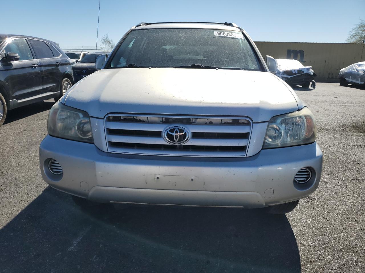 2004 TOYOTA HIGHLANDER