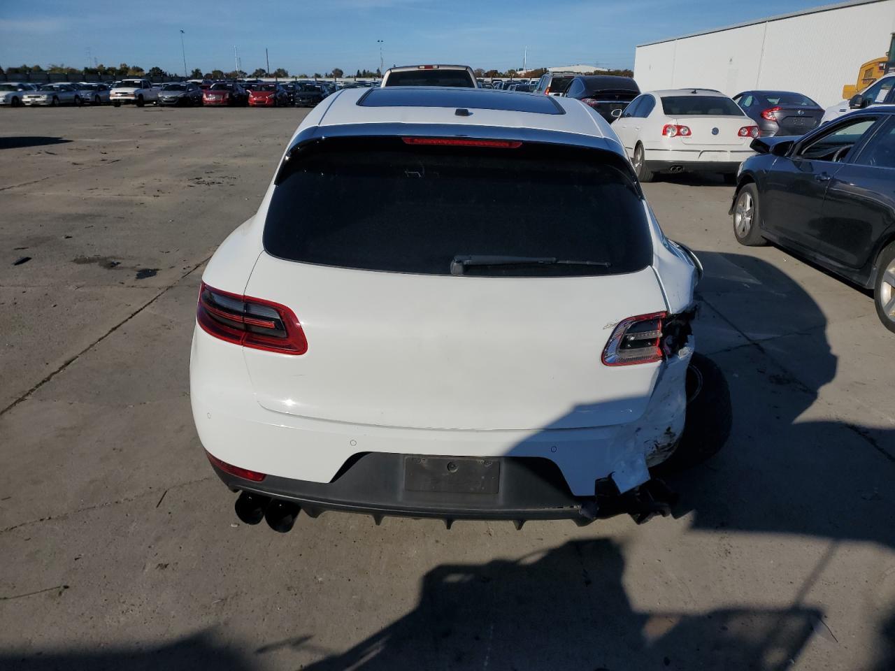 2016 PORSCHE Macan