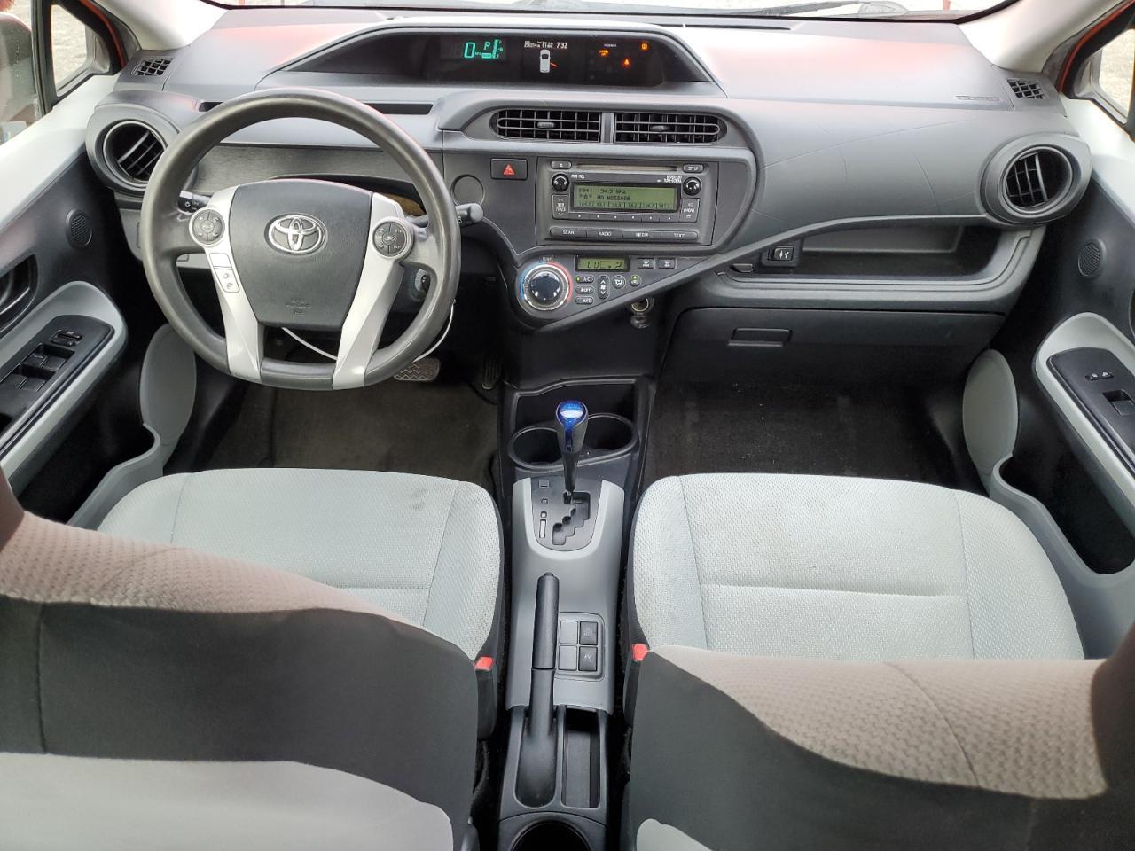 2013 TOYOTA Prius c
