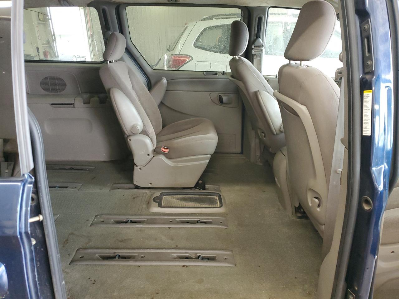 2002 CHRYSLER Town & Country