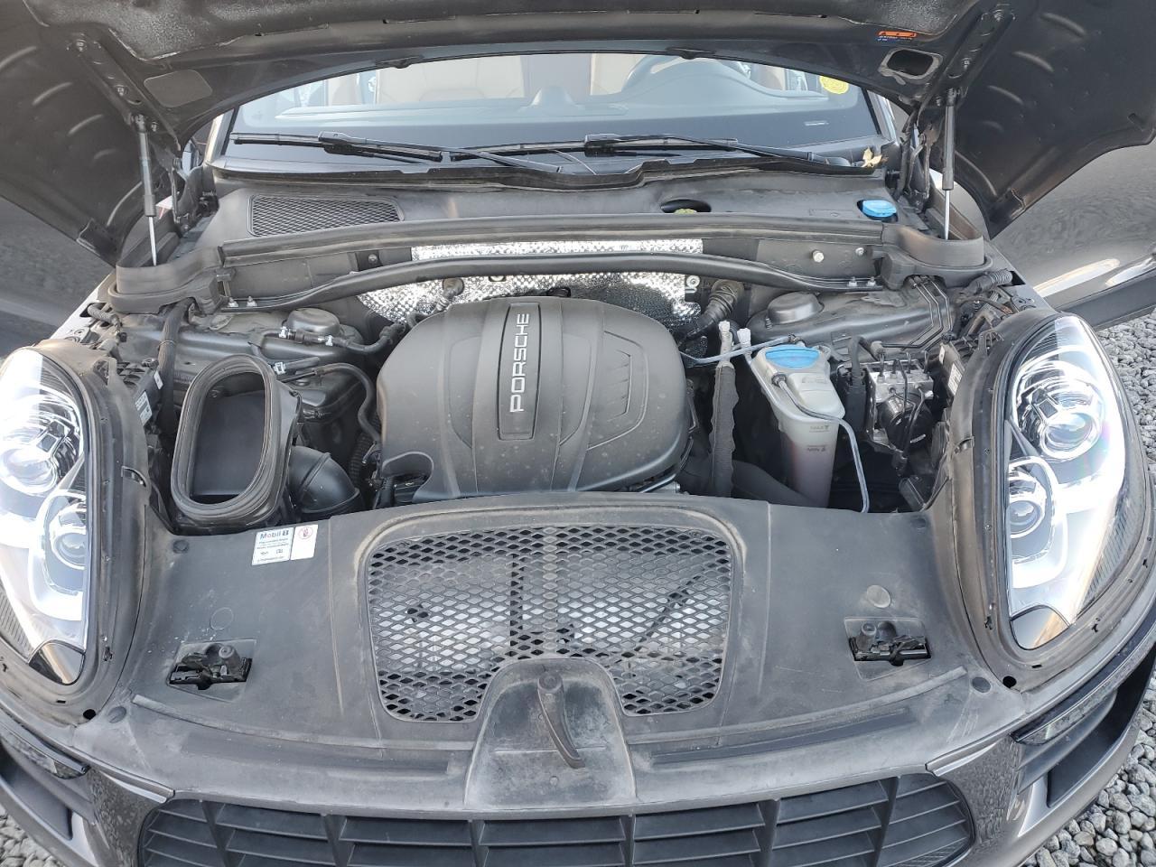 2018 PORSCHE Macan