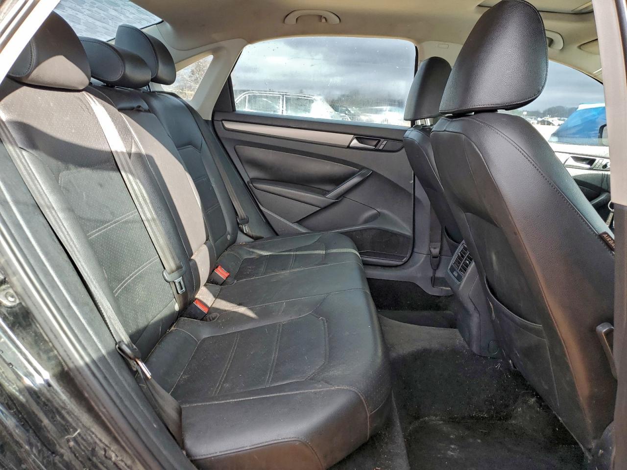2015 VOLKSWAGEN Passat