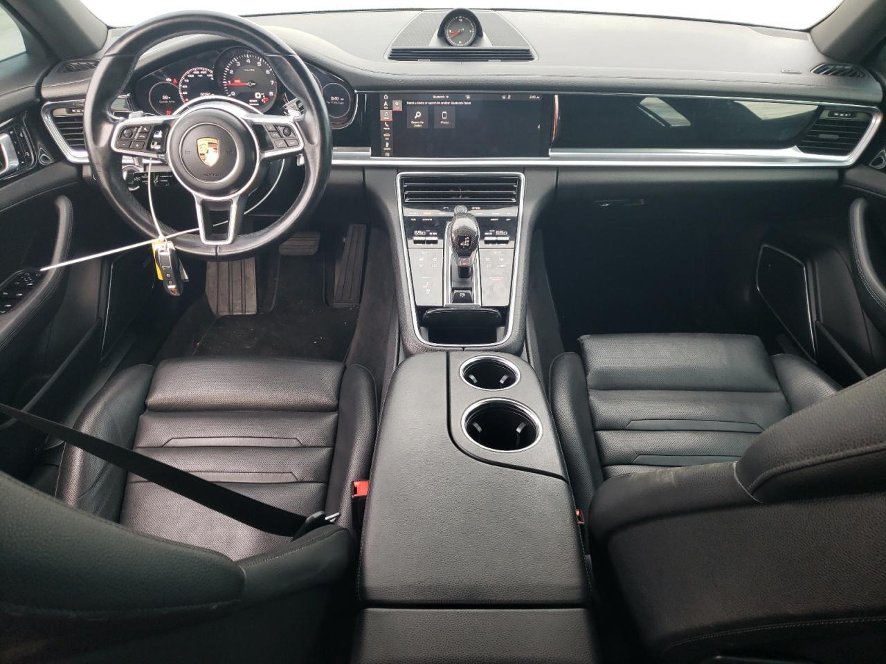 2018 PORSCHE Panamera