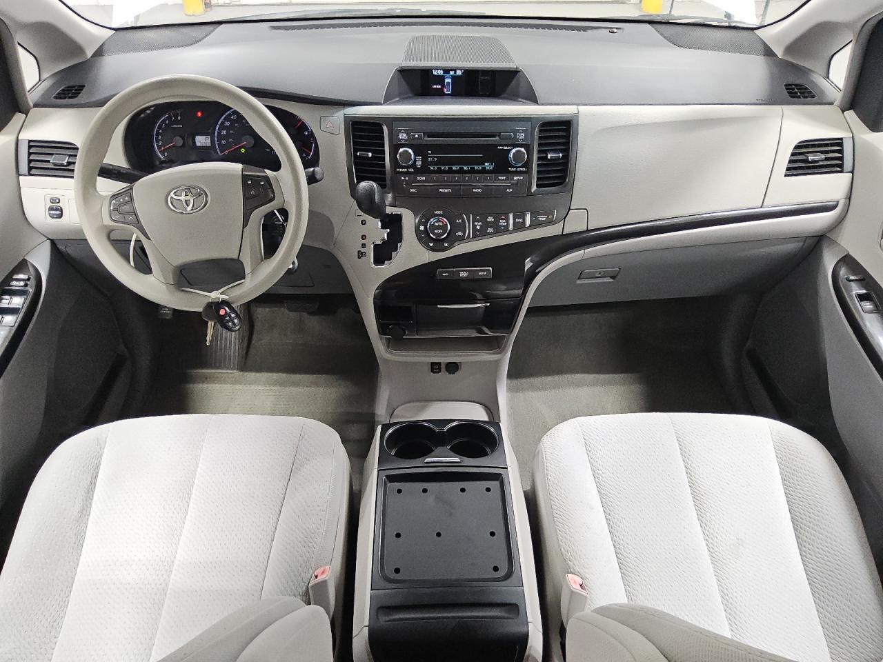 2014 TOYOTA SIENNA