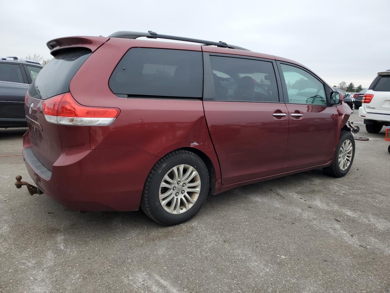 2012 TOYOTA SIENNA