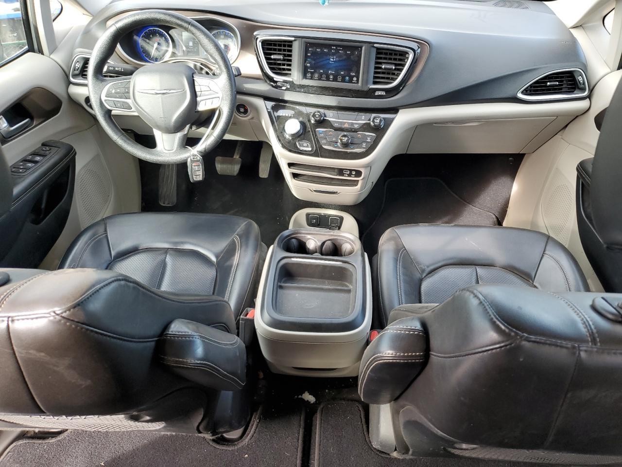 2020 CHRYSLER Voyager