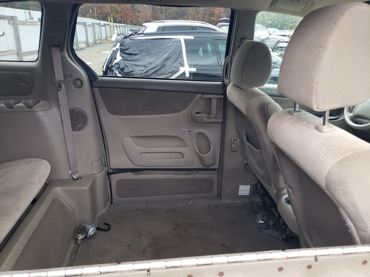 2010 TOYOTA SIENNA