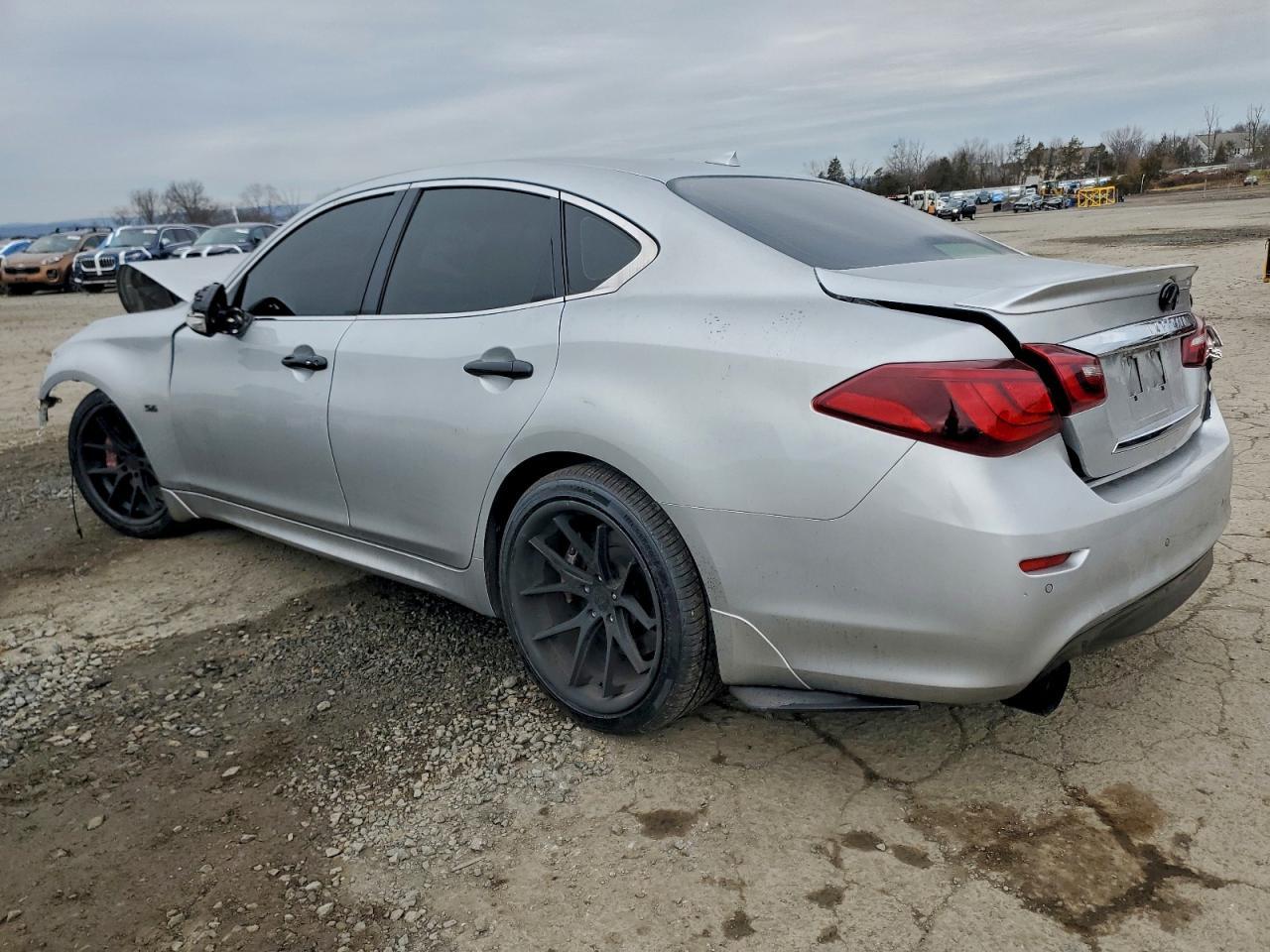 2016 INFINITI Q70