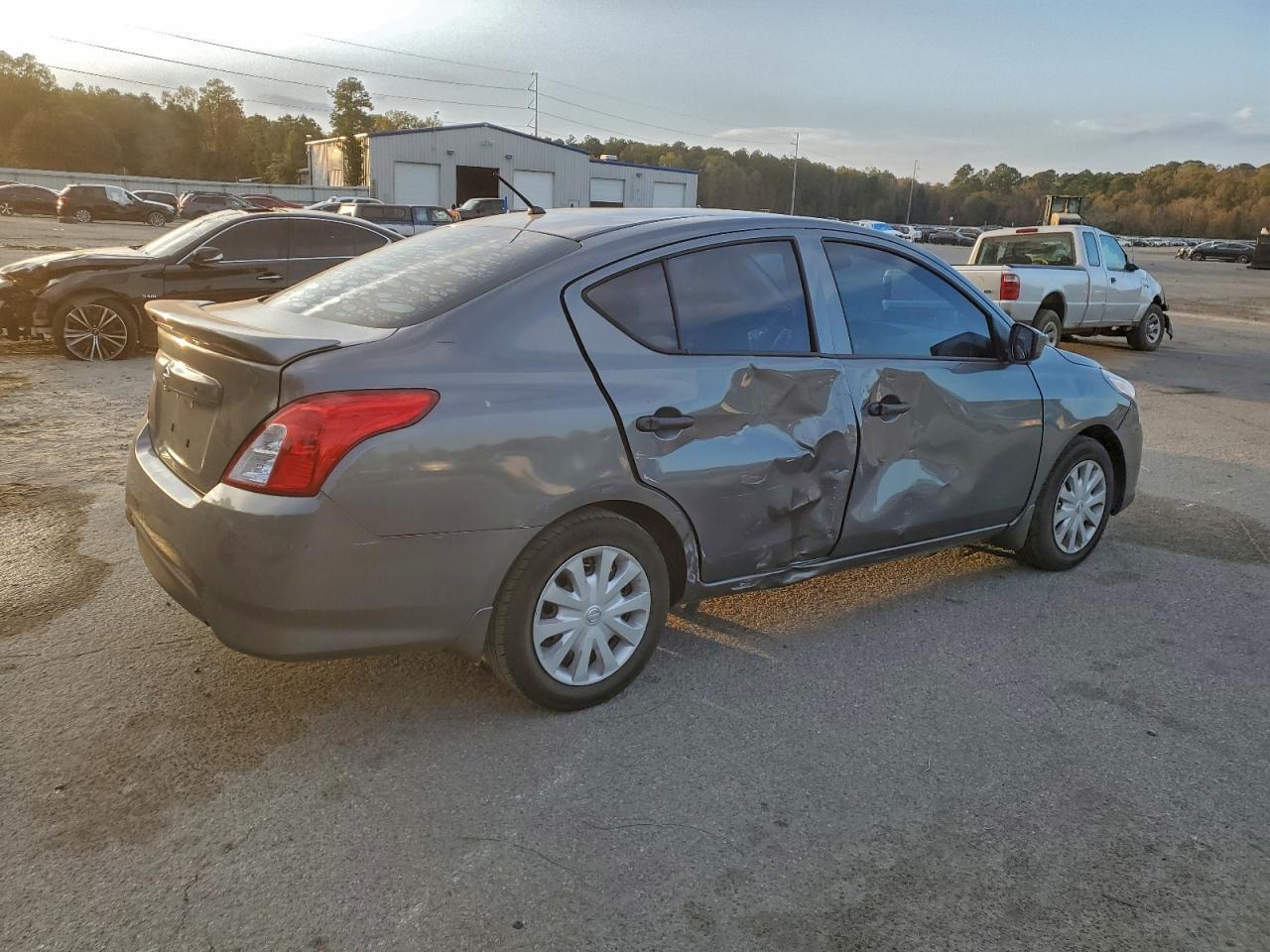 2017 NISSAN VERSA