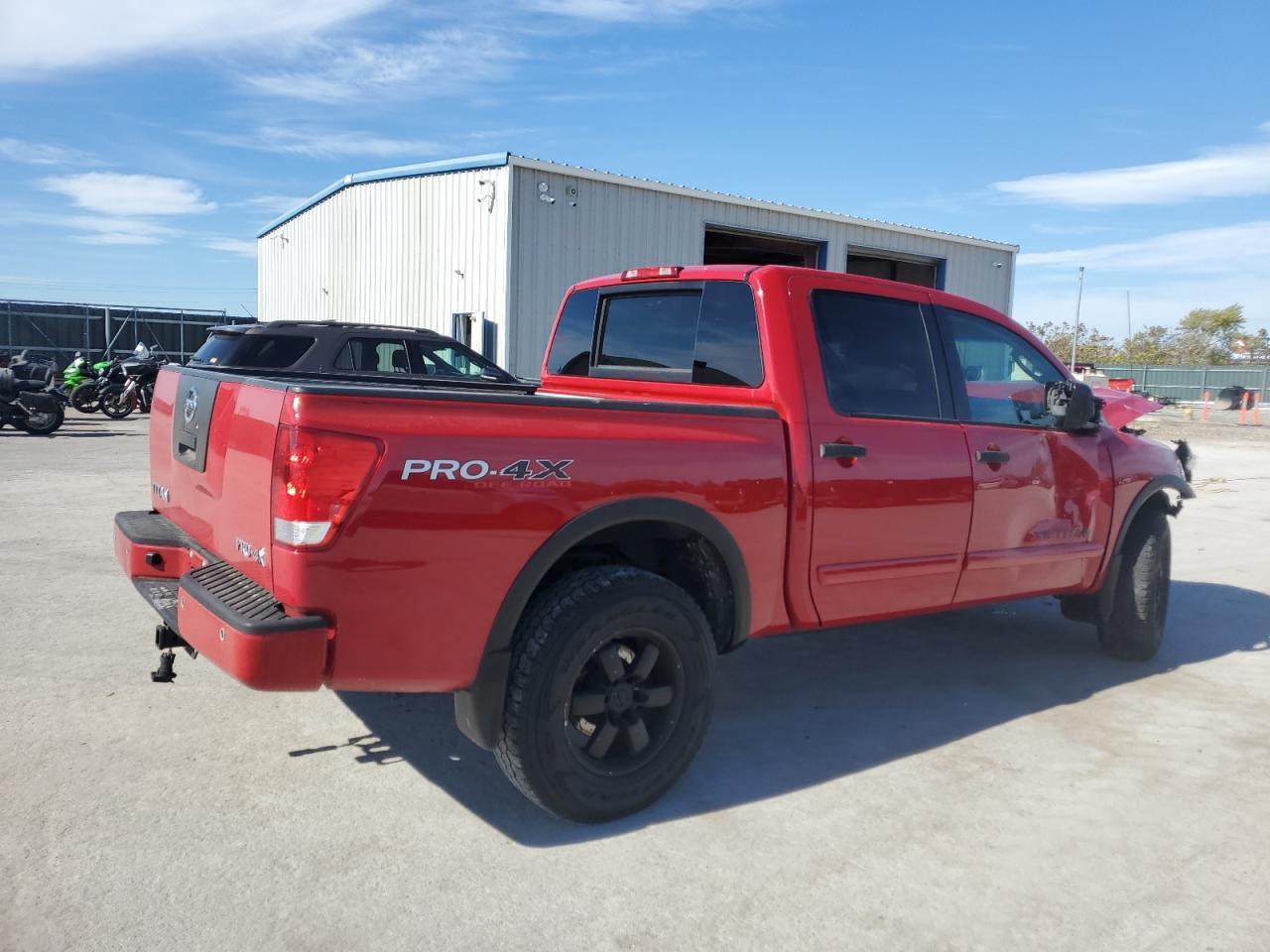2011 NISSAN Titan