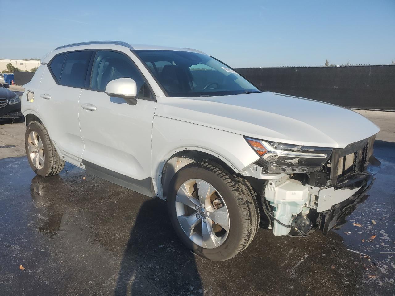 2021 VOLVO XC40