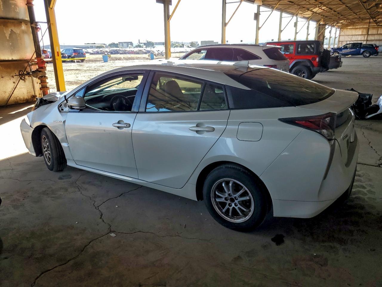 2016 TOYOTA PRIUS