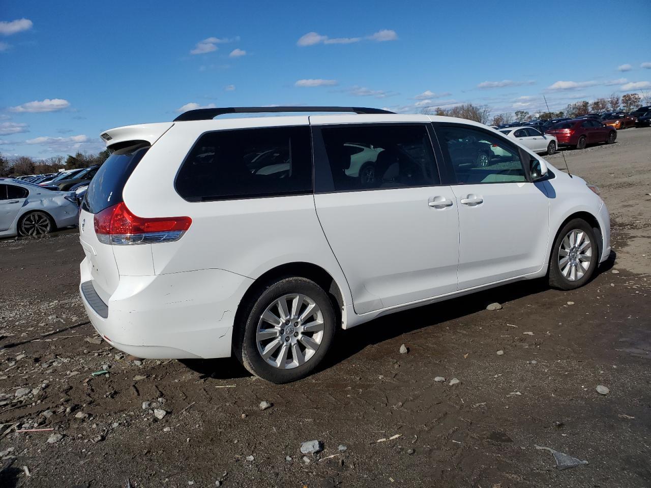 2014 TOYOTA SIENNA