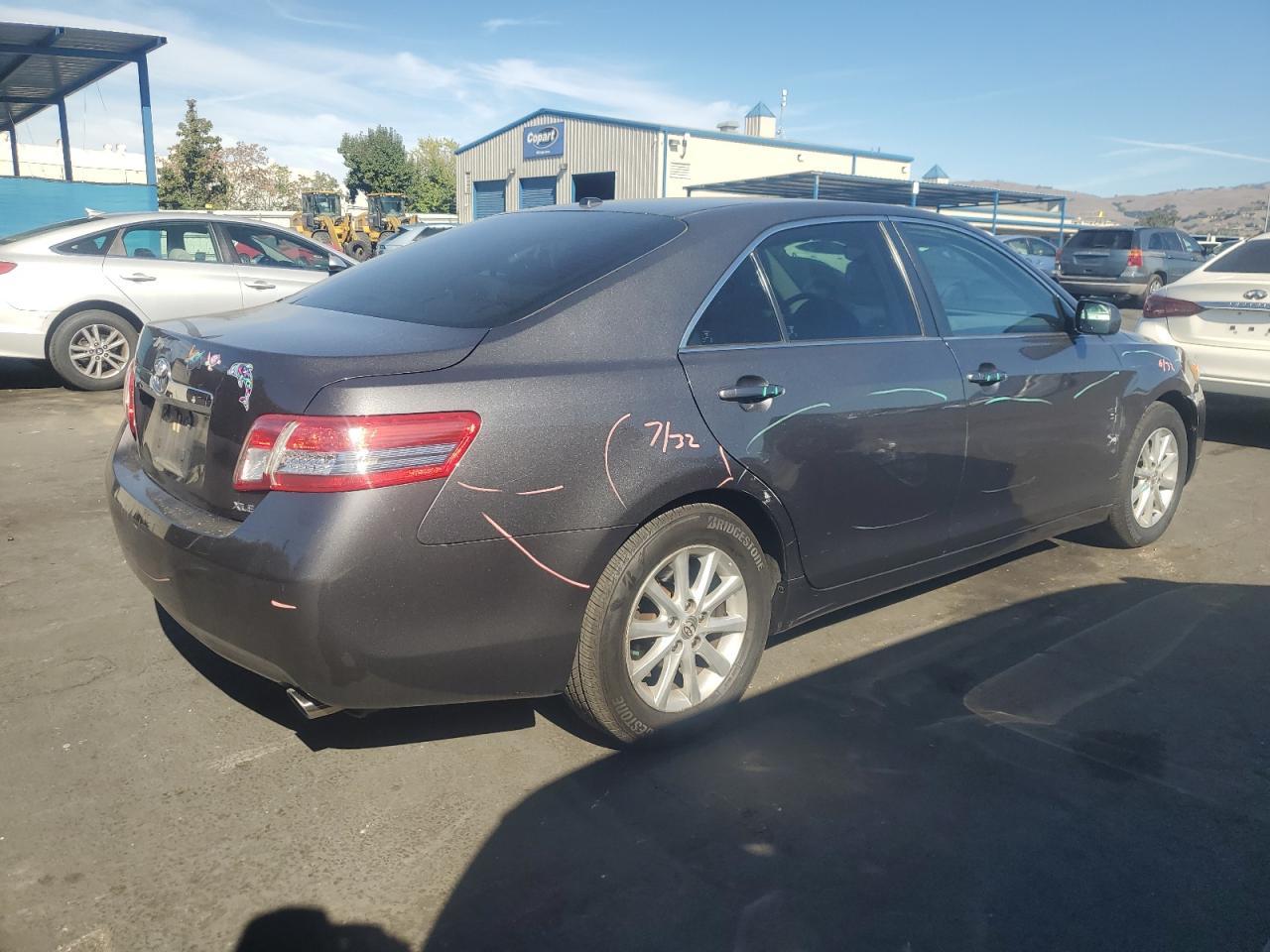 2011 TOYOTA CAMRY