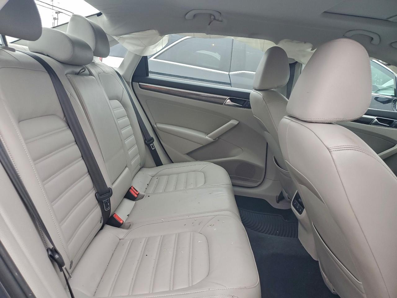 2017 VOLKSWAGEN Passat