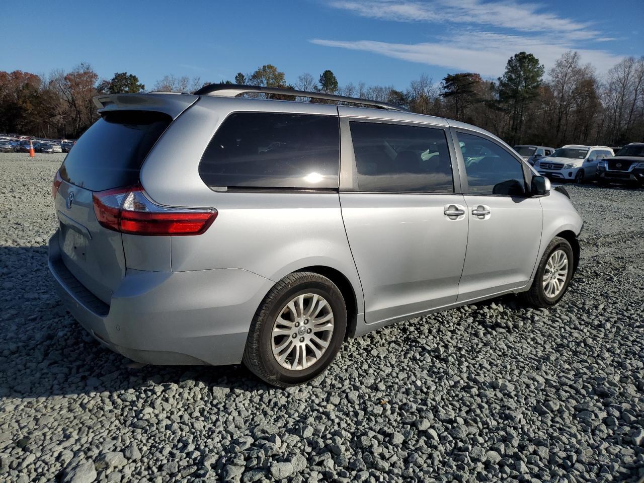 2016 TOYOTA SIENNA
