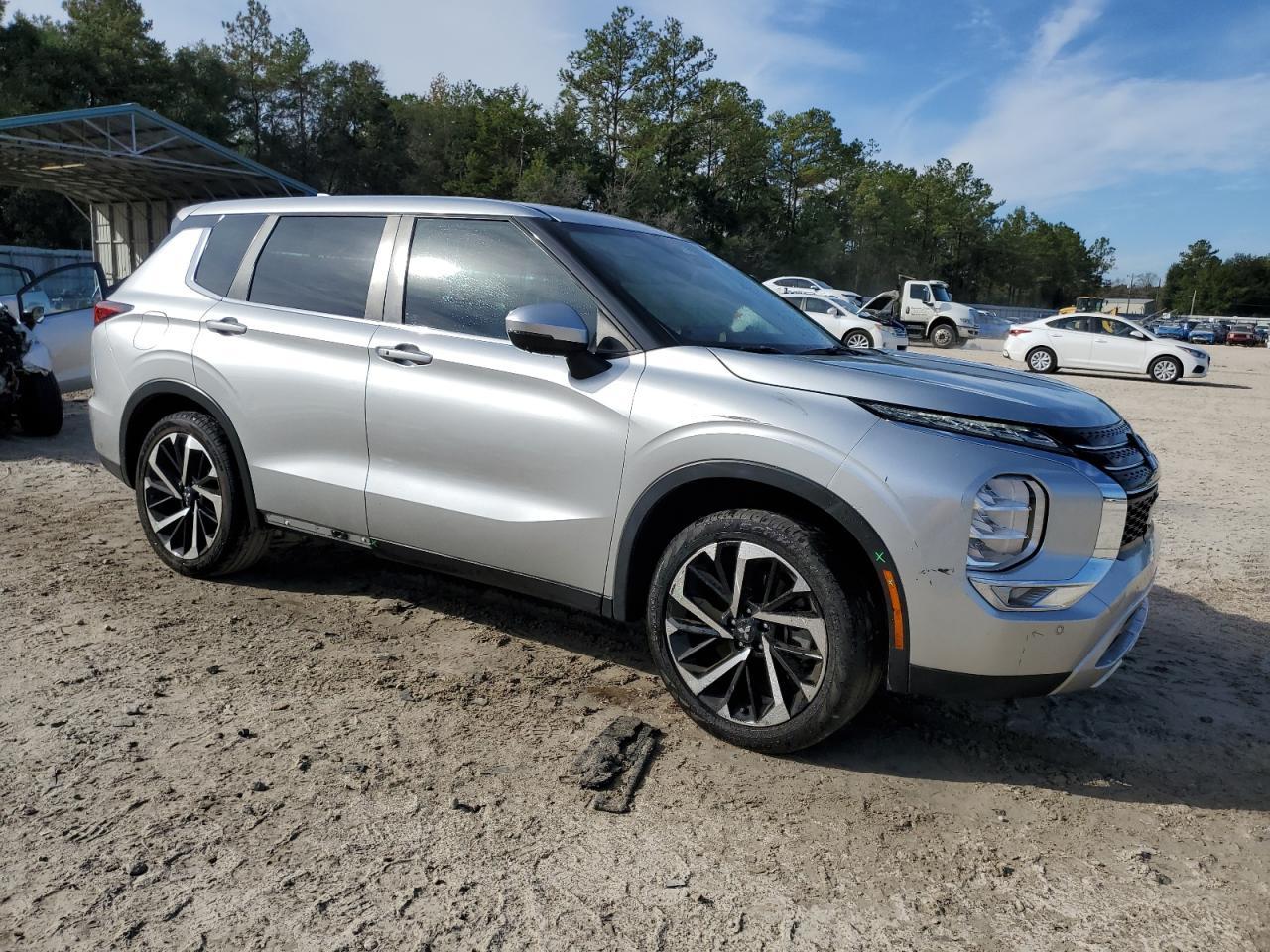 2022 MITSUBISHI outlander