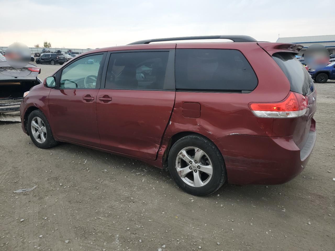2012 TOYOTA SIENNA