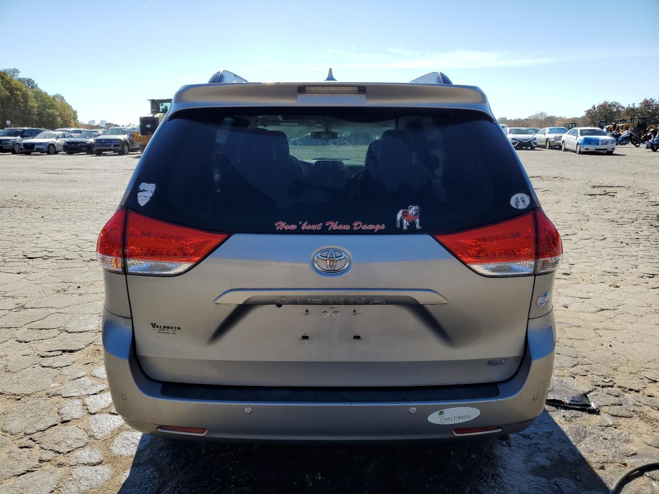 2012 TOYOTA SIENNA