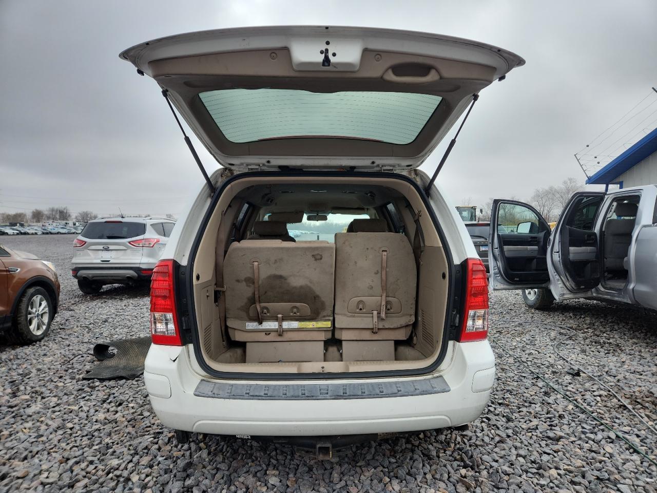 2007 HYUNDAI Entourage