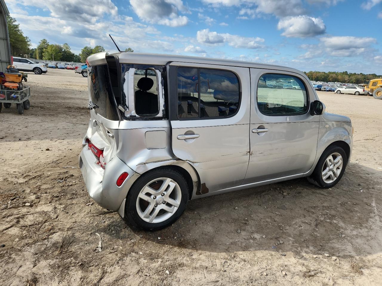 2010 NISSAN CUBE
