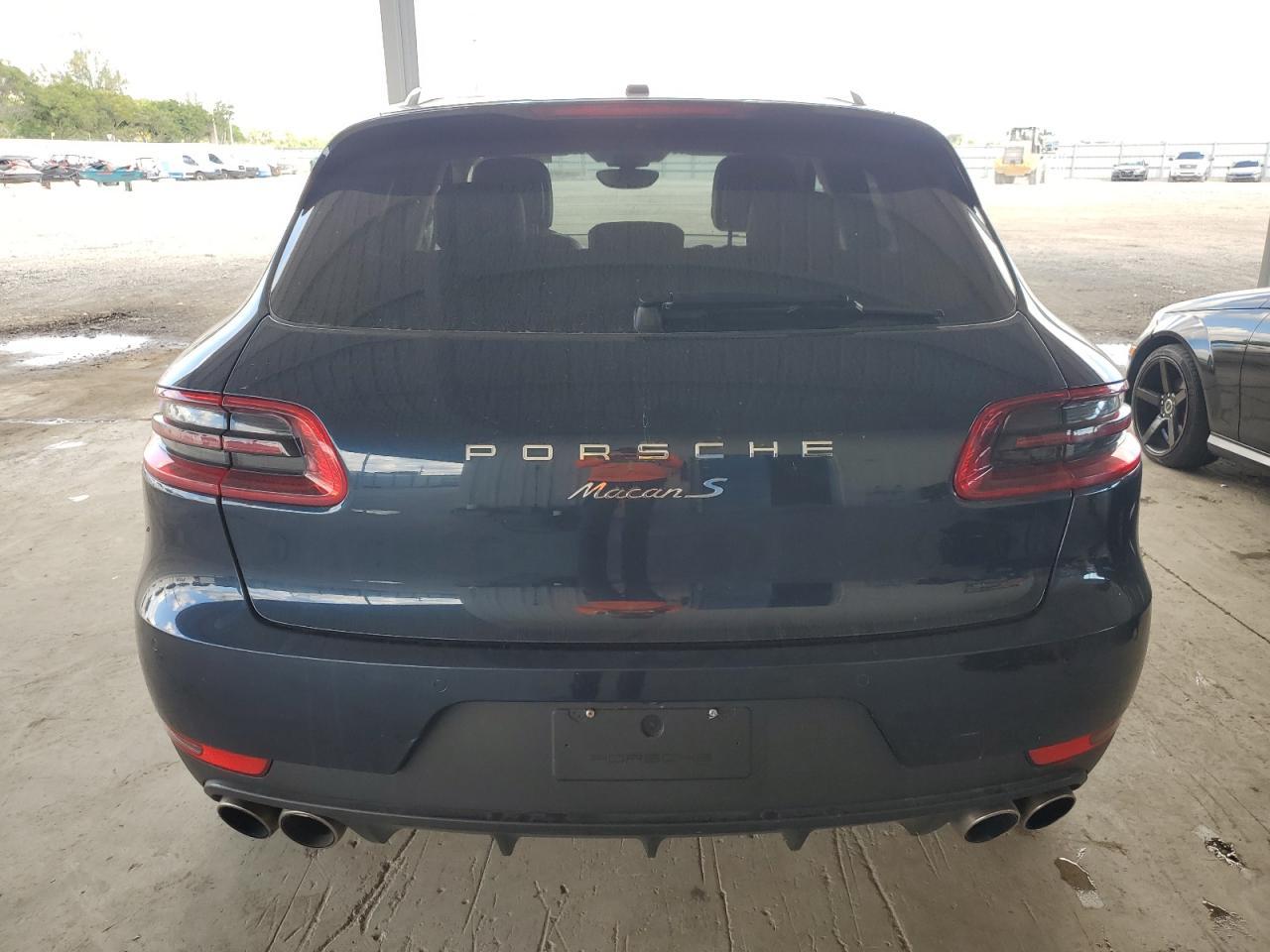 2015 PORSCHE Macan