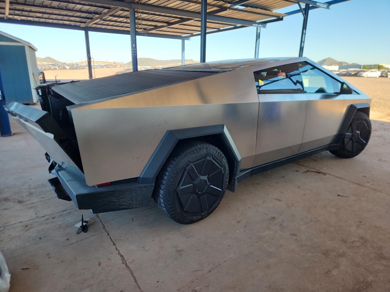 2024 TESLA Cybertruck