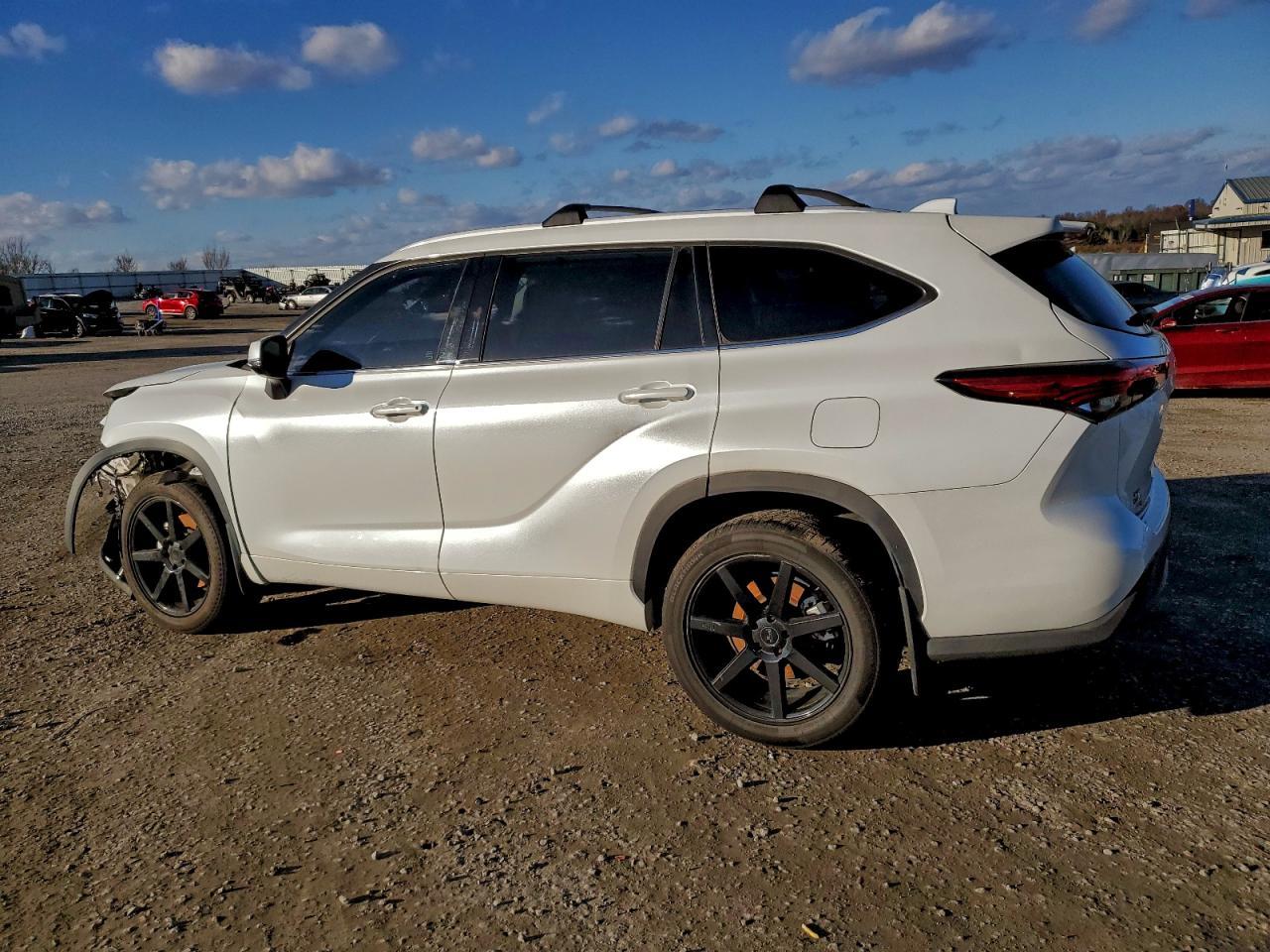 2022 TOYOTA HIGHLANDER