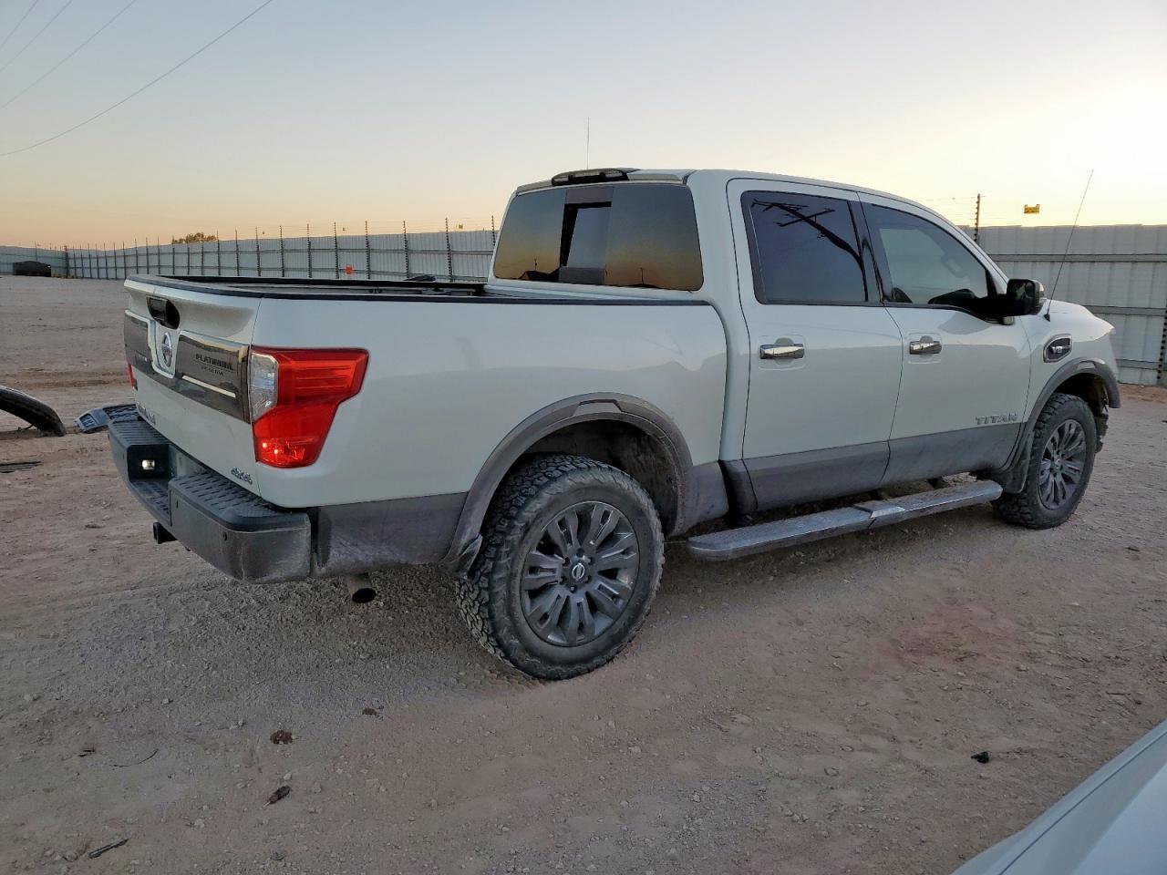 2017 NISSAN Titan
