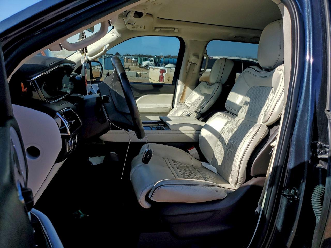 2021 LINCOLN Navigator