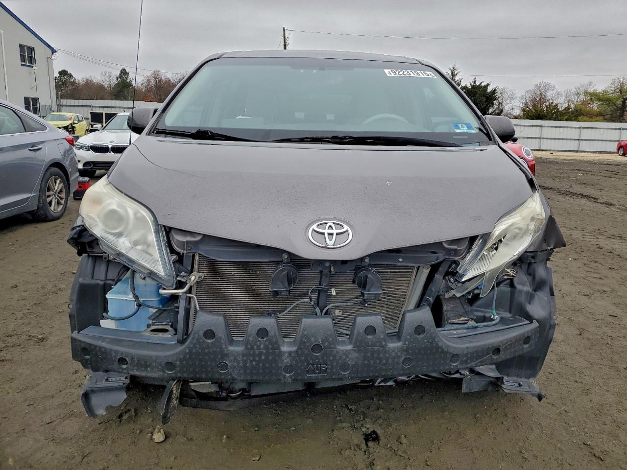 2014 TOYOTA SIENNA
