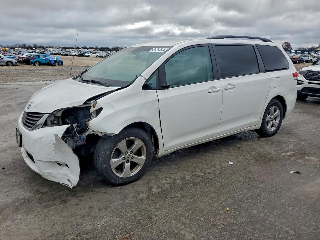 2013 TOYOTA SIENNA