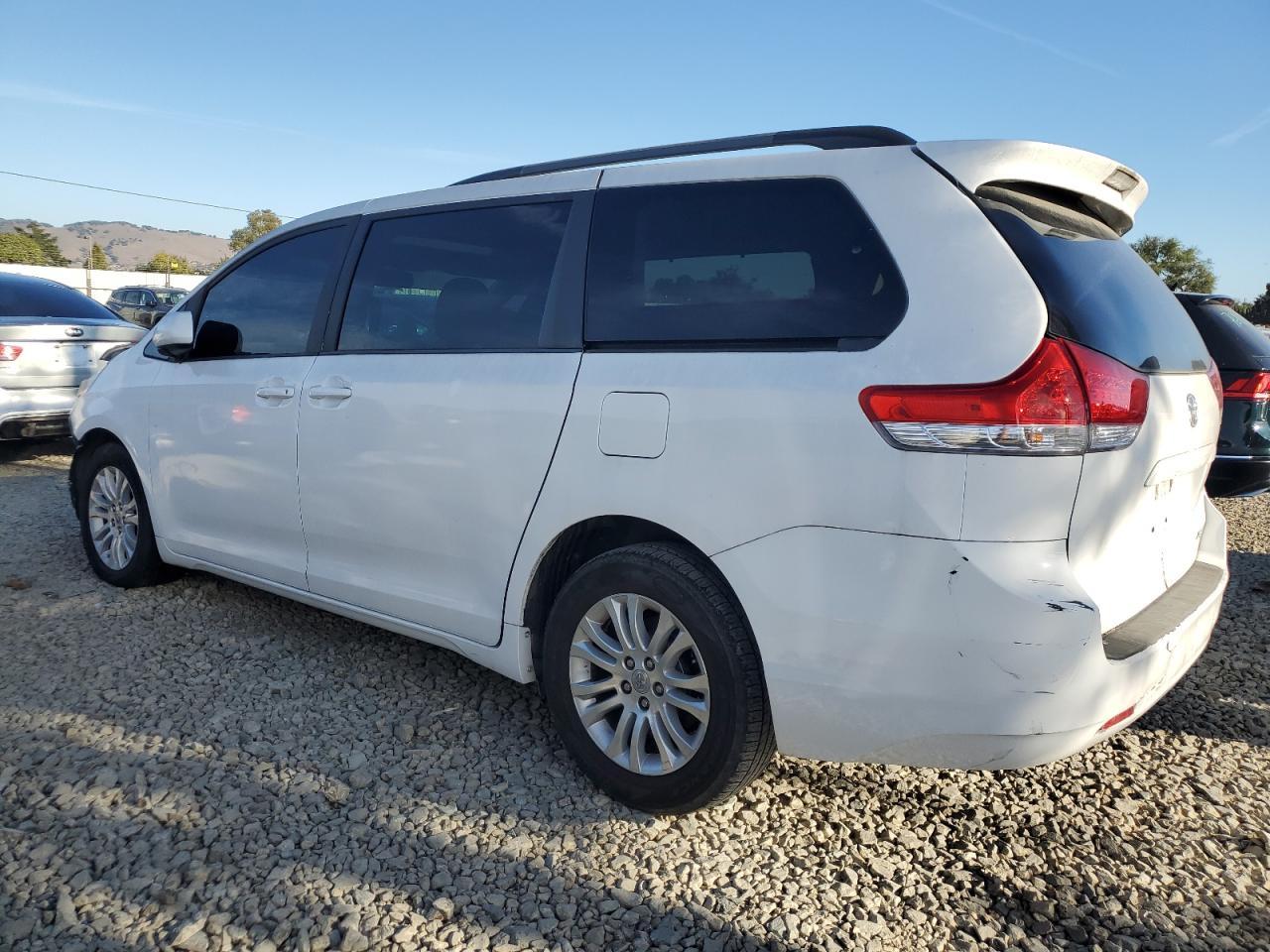 2014 TOYOTA SIENNA
