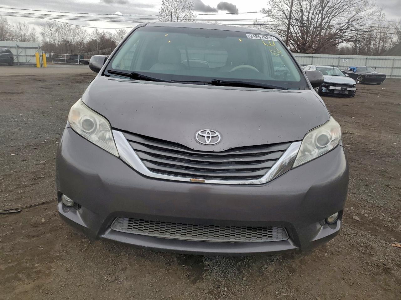 2013 TOYOTA SIENNA