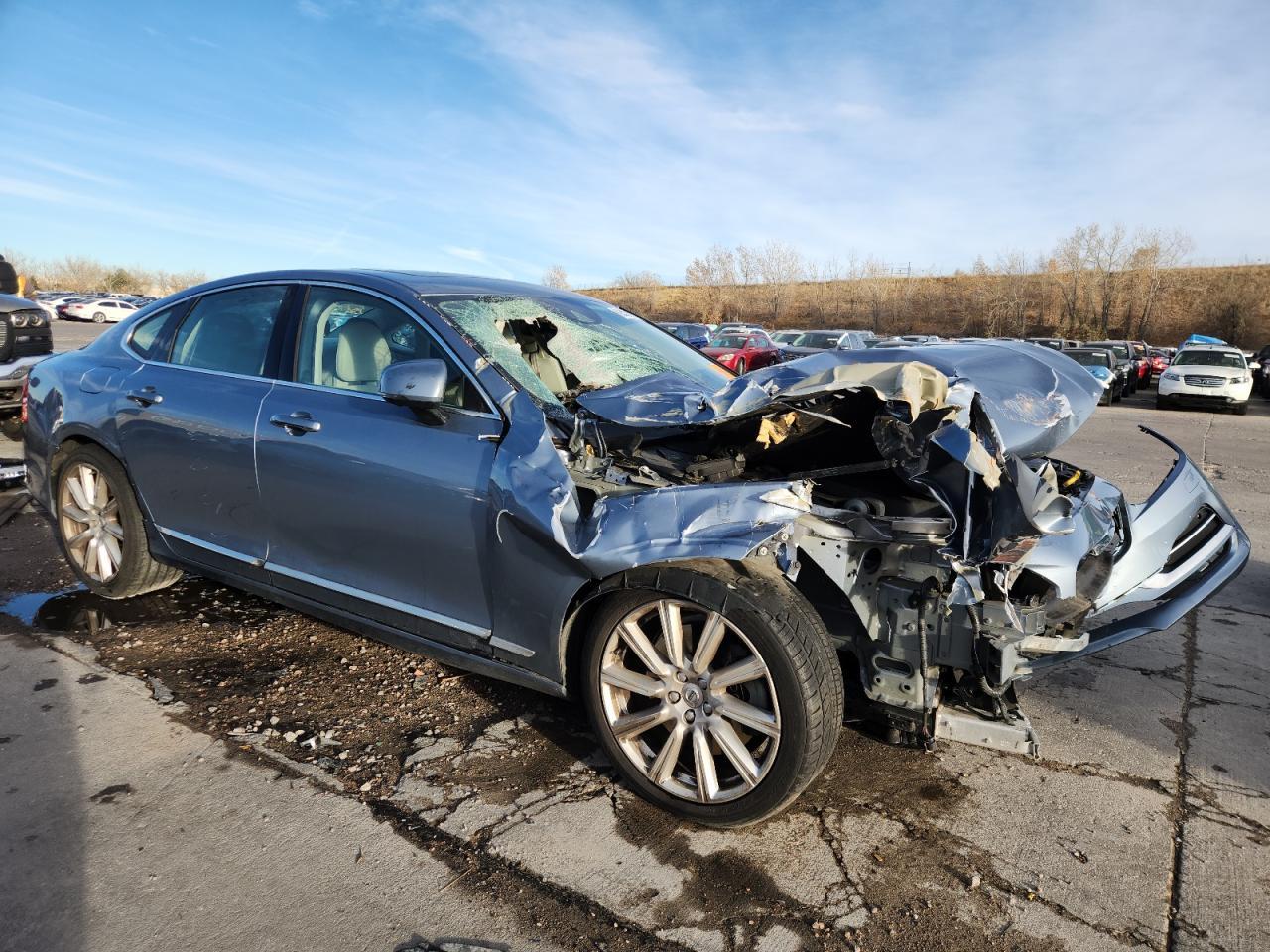 2017 VOLVO S90