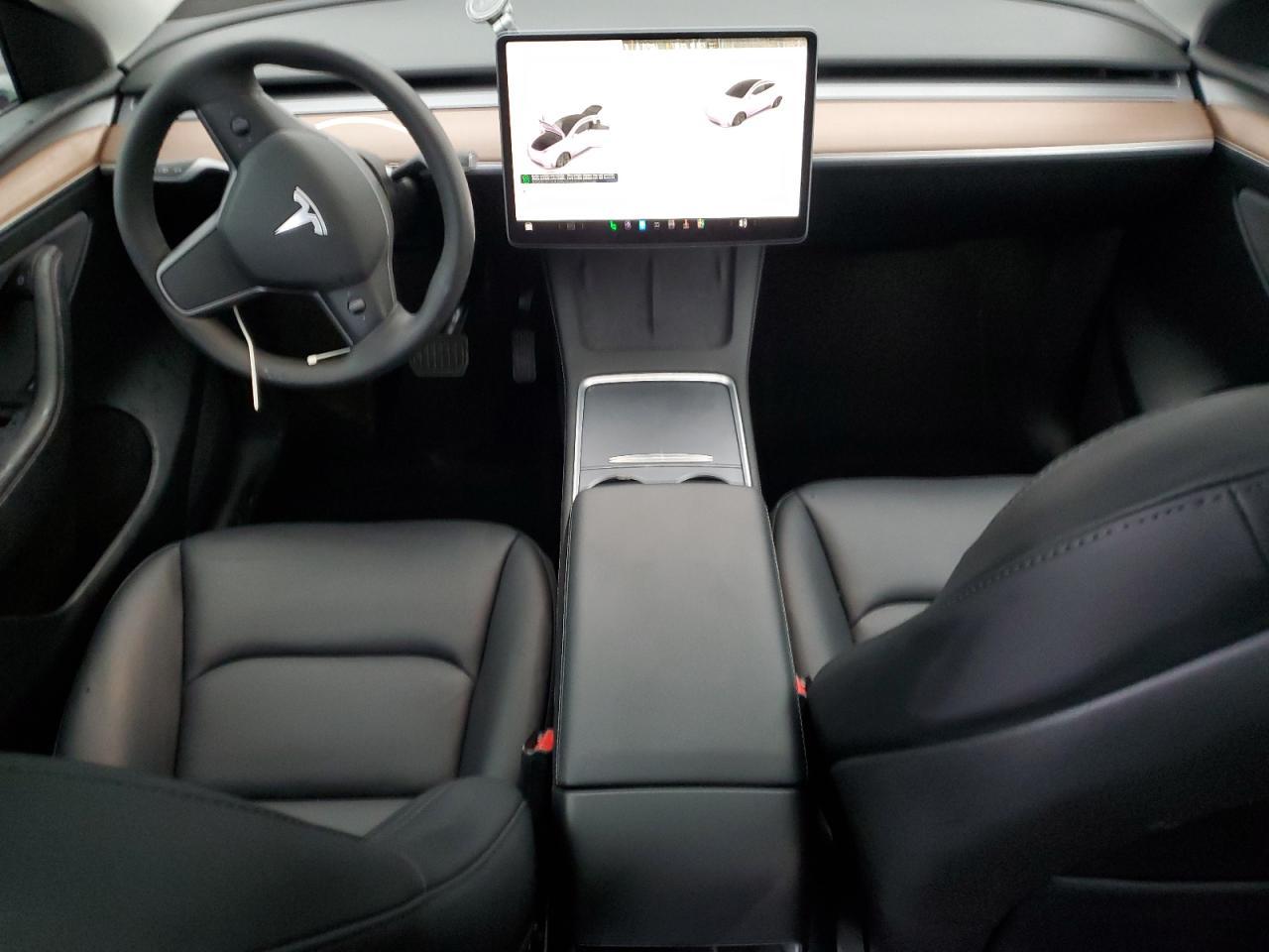 2025 TESLA MODEL Y