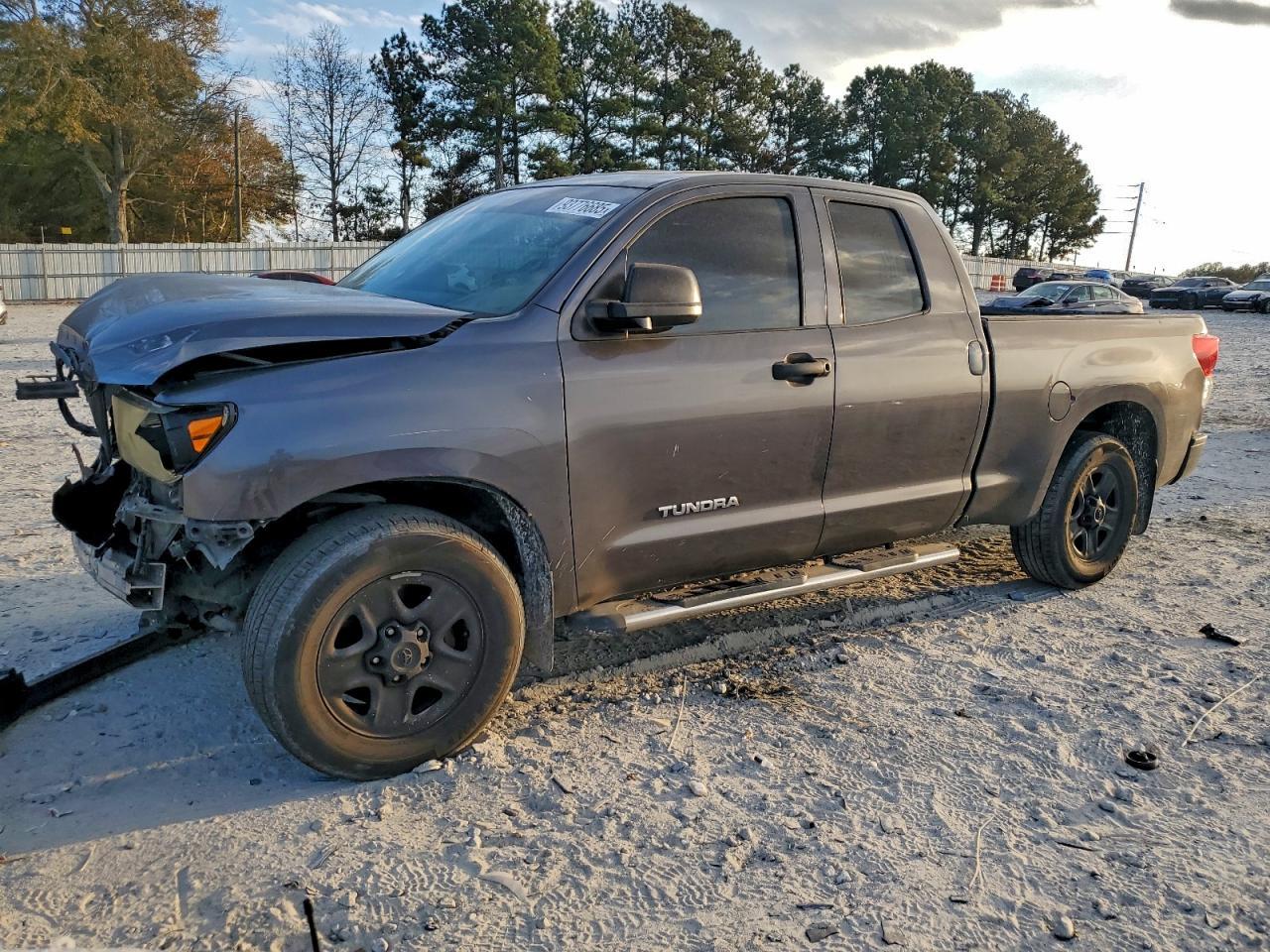 2011 TOYOTA TUNDRA