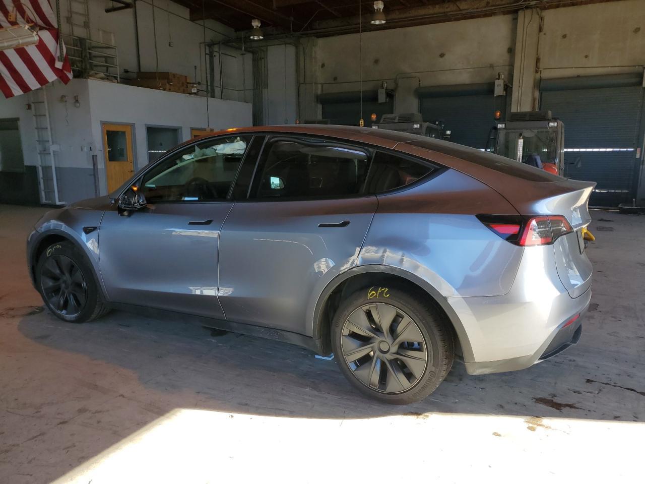 2025 TESLA MODEL Y