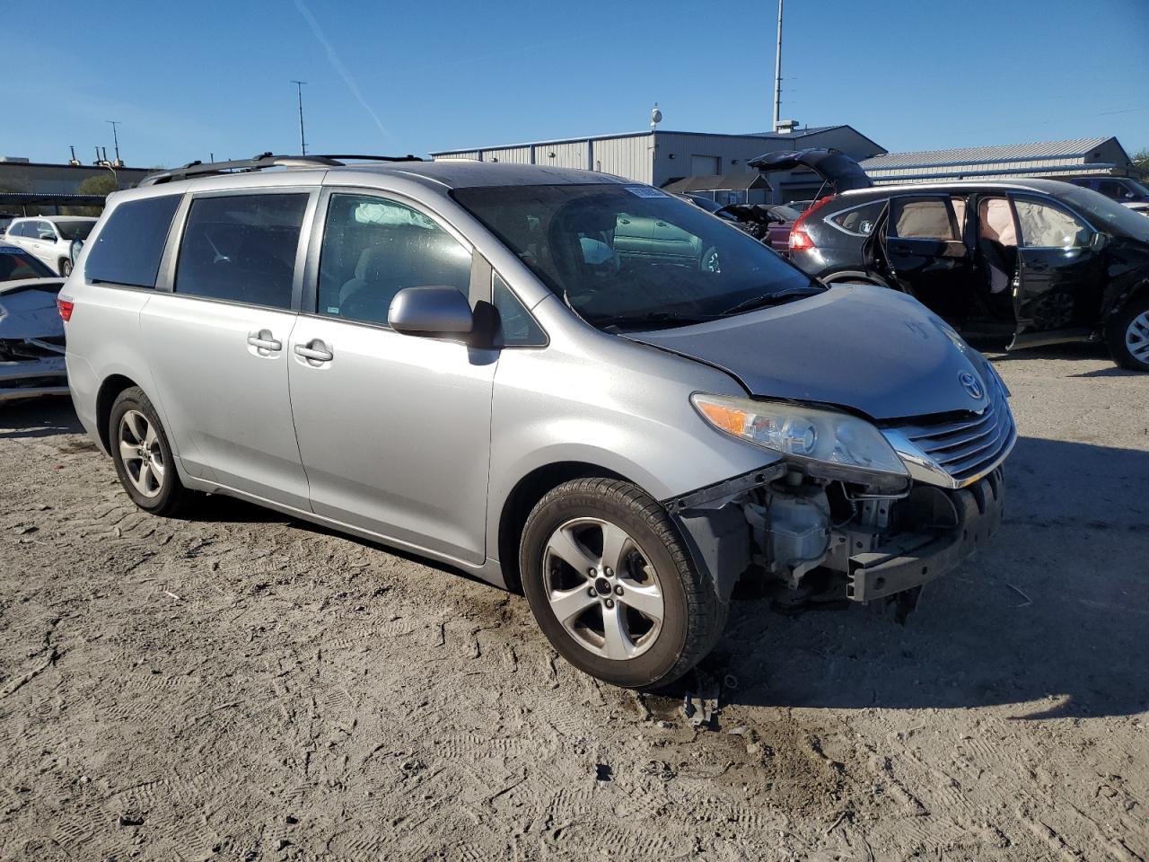 2015 TOYOTA SIENNA