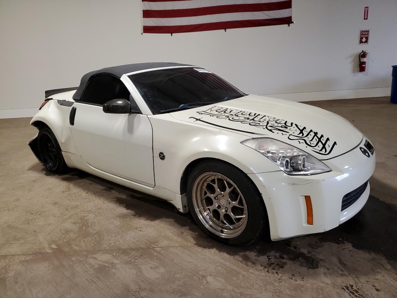 2004 NISSAN Z