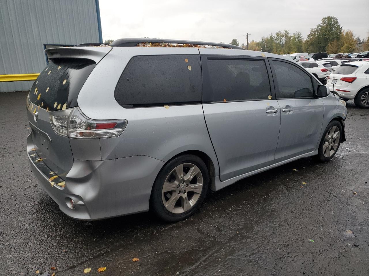 2014 TOYOTA SIENNA