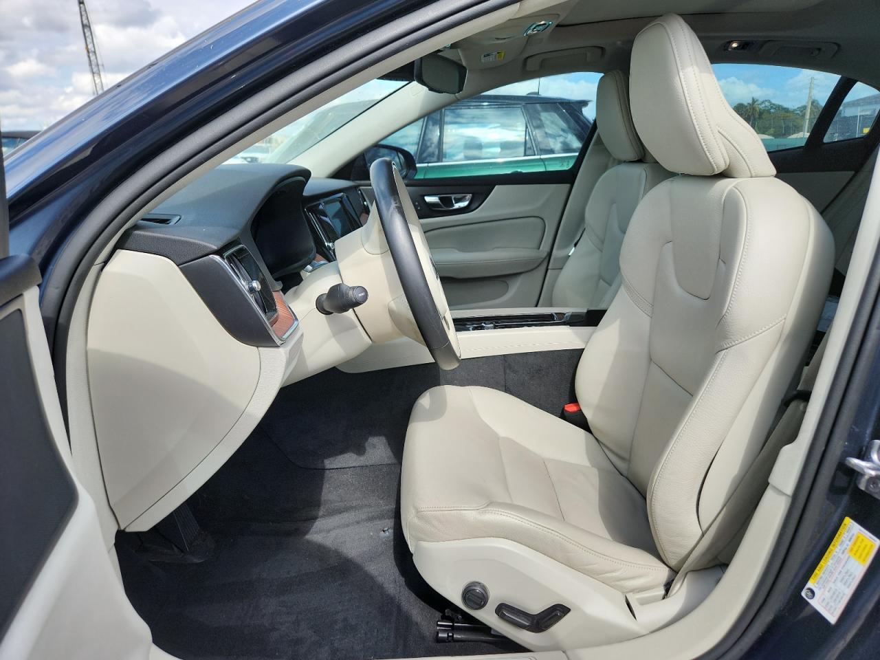 2020 VOLVO S60
