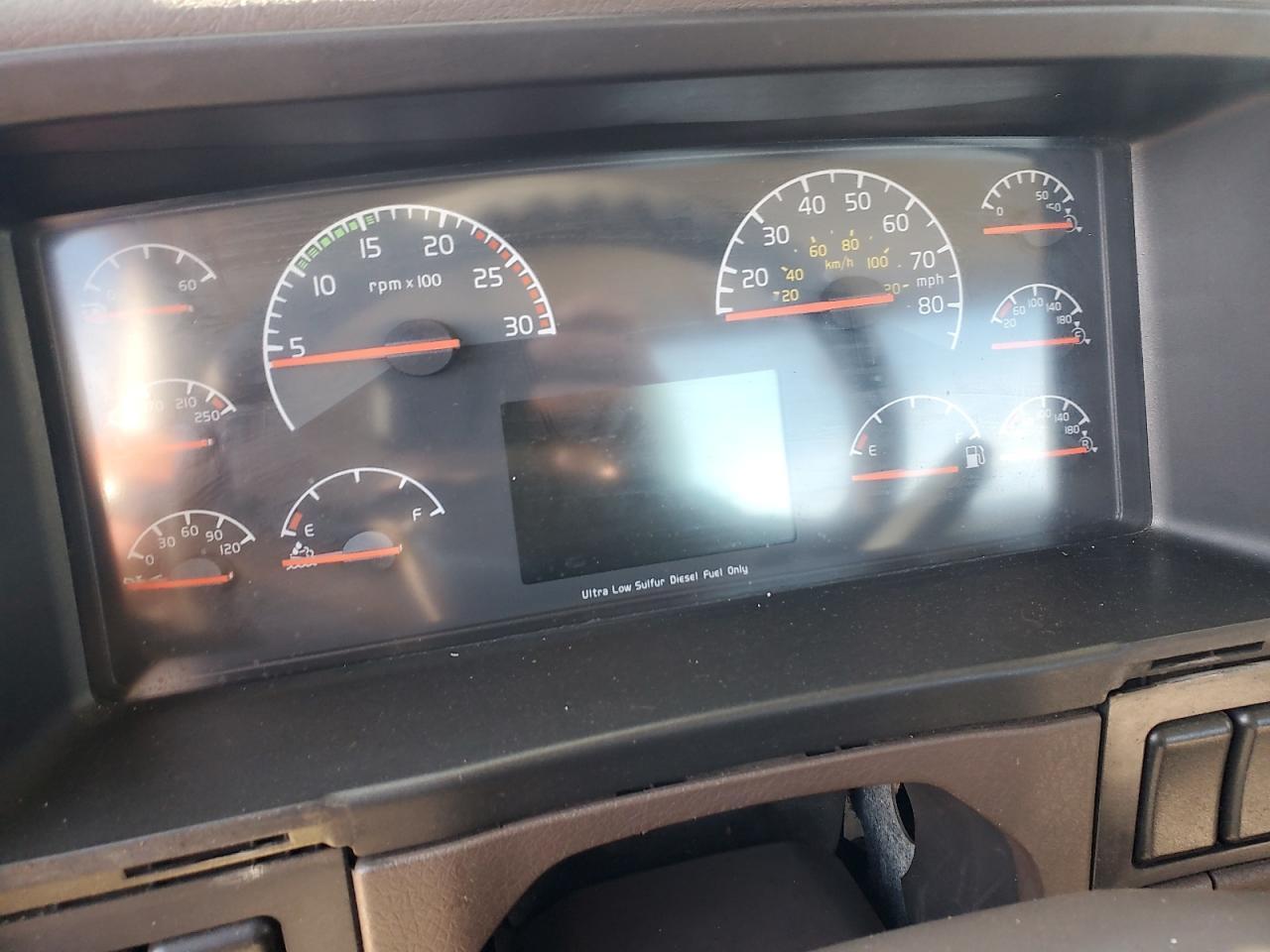 2017 VOLVO VNL