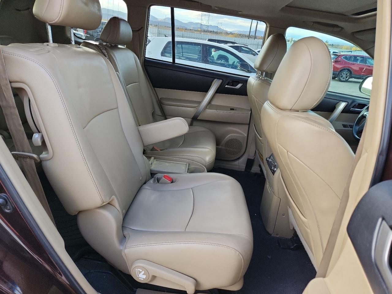 2013 TOYOTA HIGHLANDER
