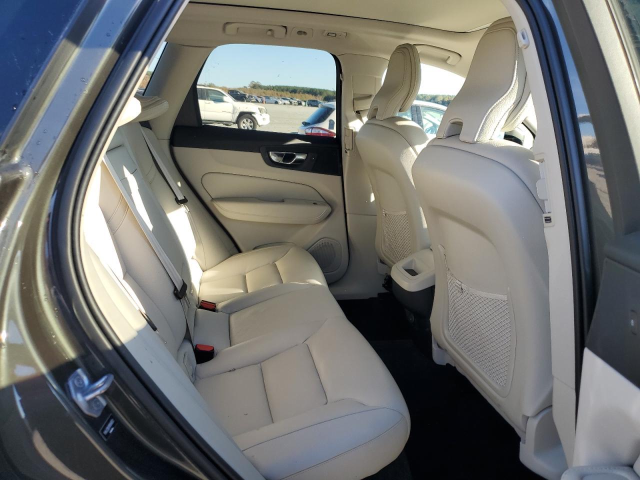2022 VOLVO XC60