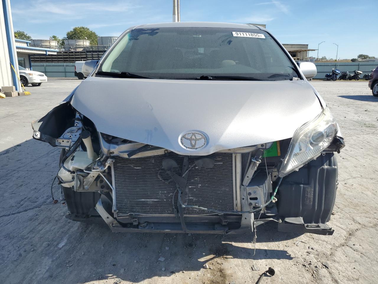 2012 TOYOTA SIENNA