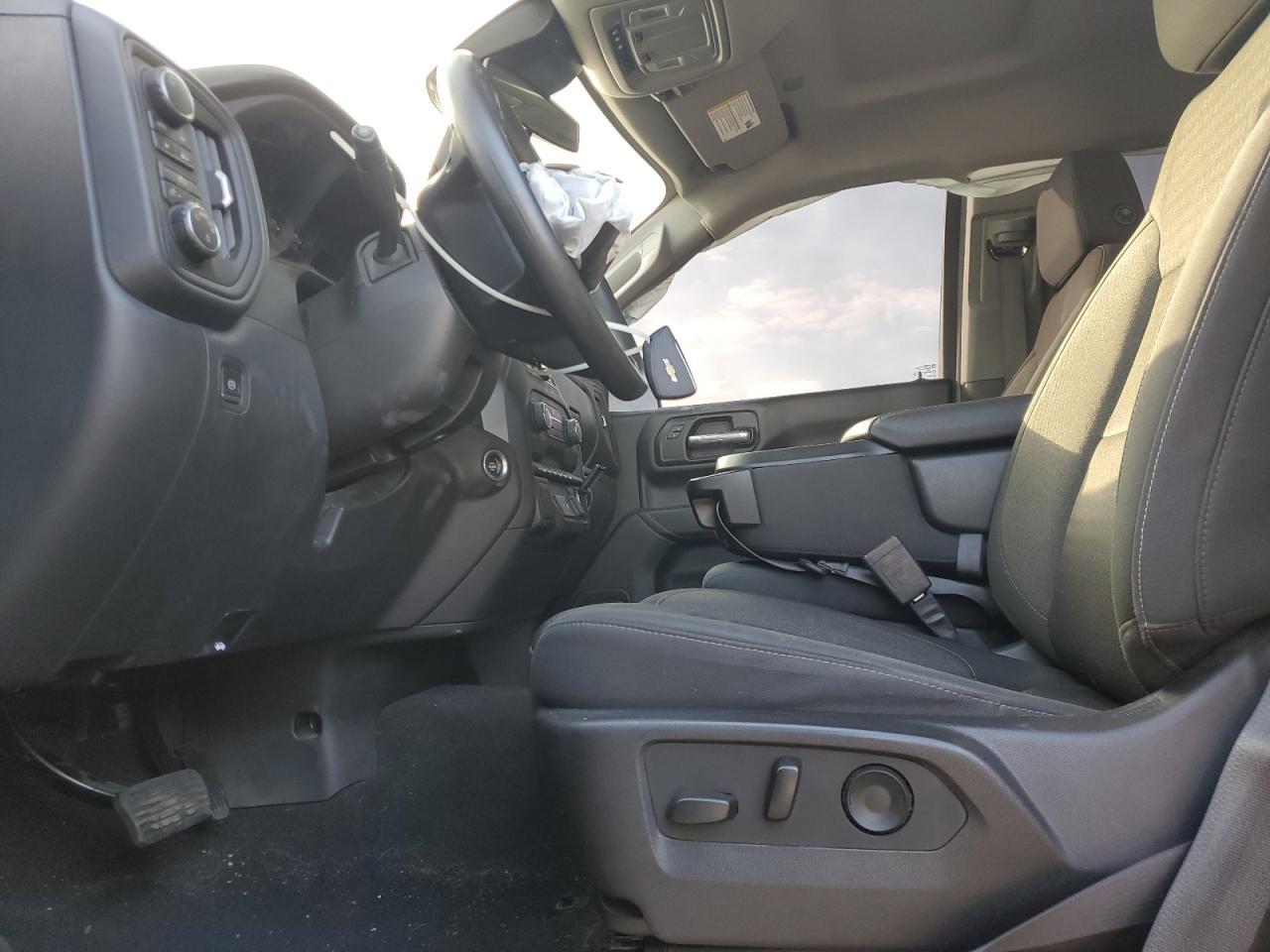 2024 CHEVROLET Silverado